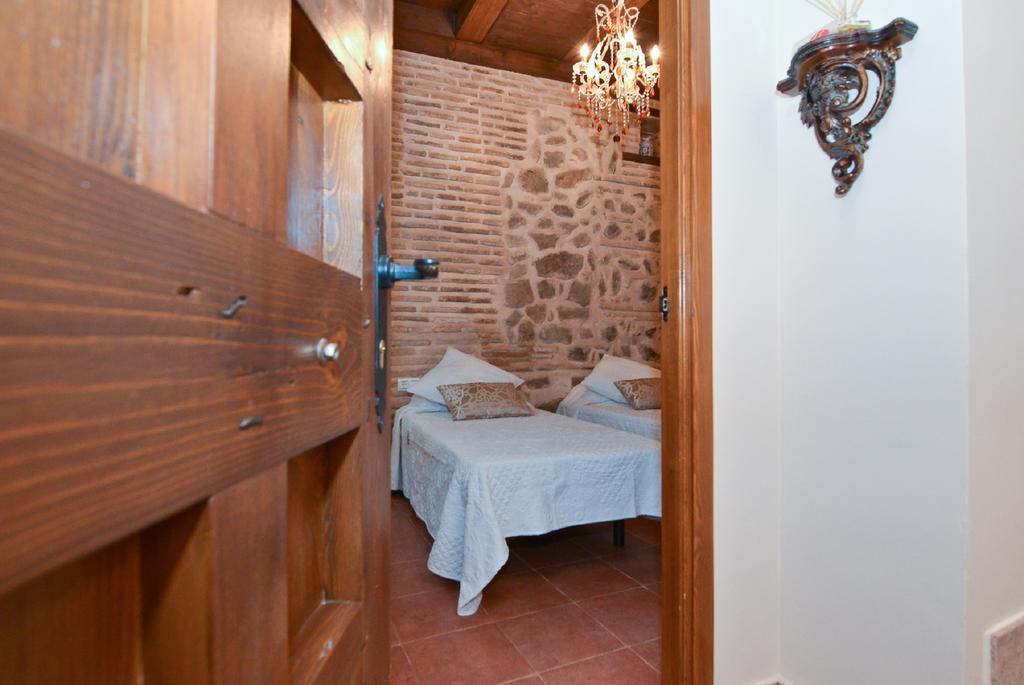 Apartamentos La Casa Del Grial Толедо Стая снимка