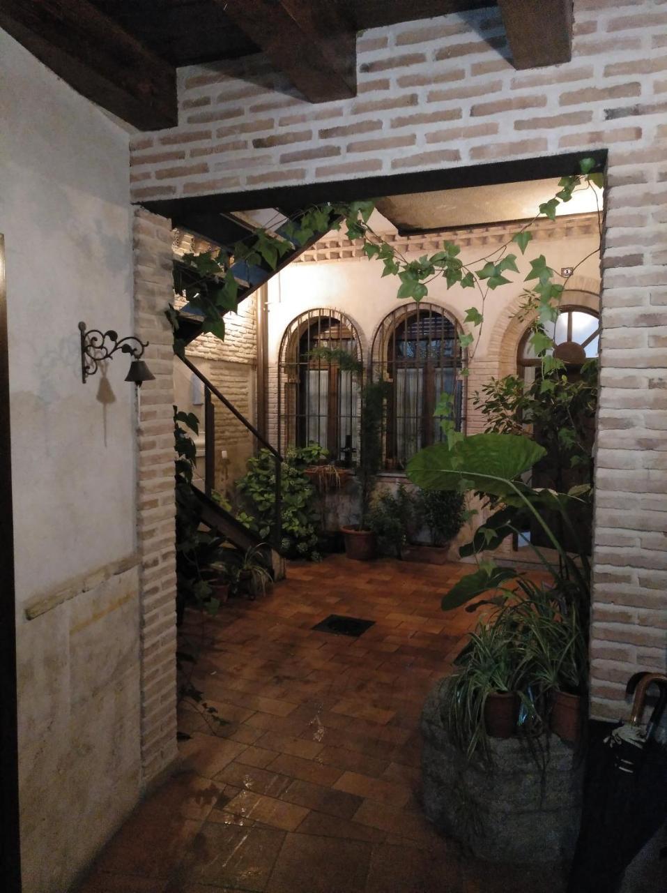 Apartamentos La Casa Del Grial Толедо Екстериор снимка